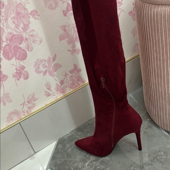 Elegant Burgundy Over-the-Knee Boots - Picture 4 of 5